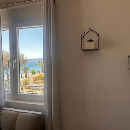 Apartment Agioi Theodoroi Beachview Chic Modern