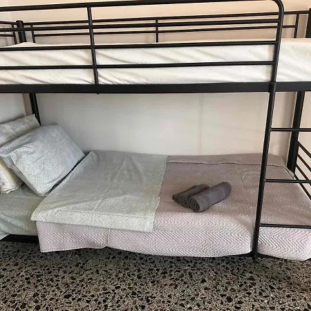 Apartment Agioi Theodoroi Beachview Chic Modern
